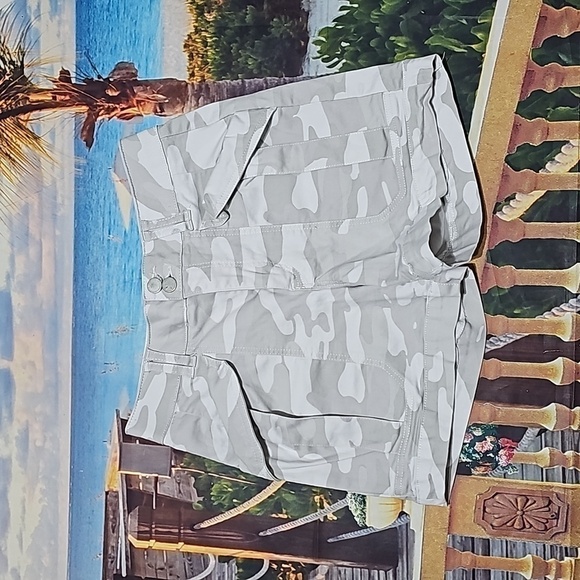 Democracy Camo Shorts Size‎ 2 - Picture 1 of 4